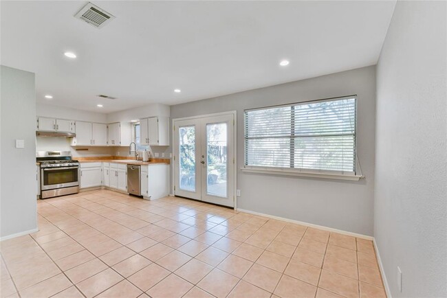 Building Photo - 9108 Texas Sun Dr