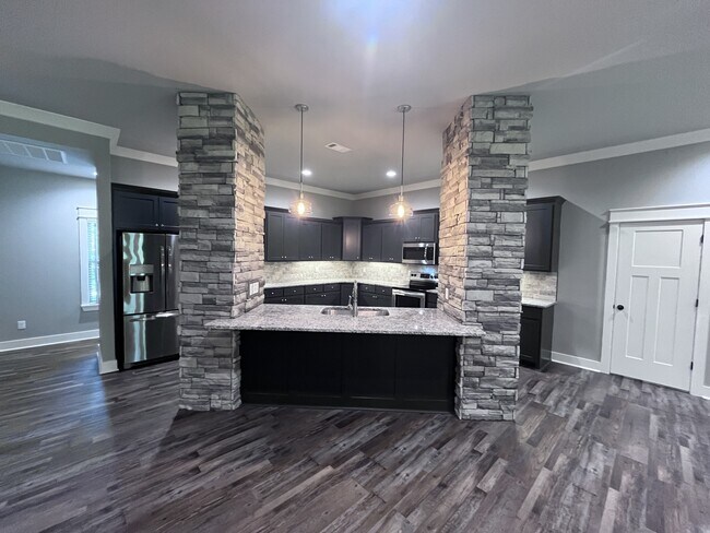 Building Photo - 206 Bridgewood Dr