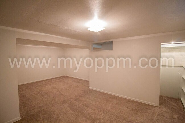 Building Photo - 4 bedroom house with new appliances | 132n...