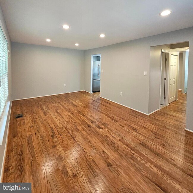 Building Photo - 6430 Shannon Station Ct