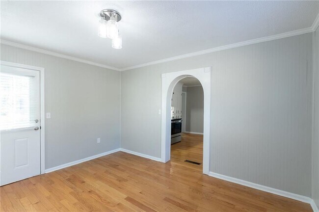 Building Photo - 4715 S Lee St