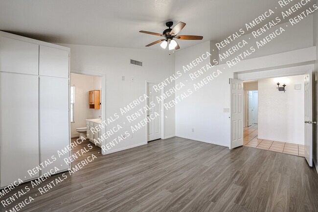 Building Photo - 1105 N Quail