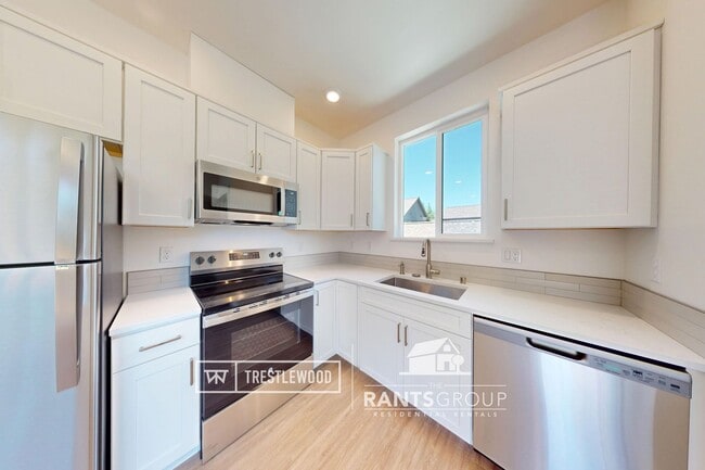 Building Photo - Brand New! Modern 1 Bed in Trestlewood – W...
