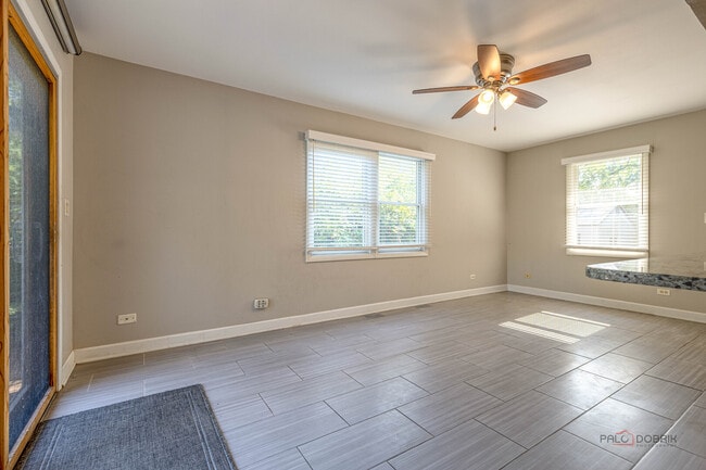 Building Photo - 697 Hickory Dr