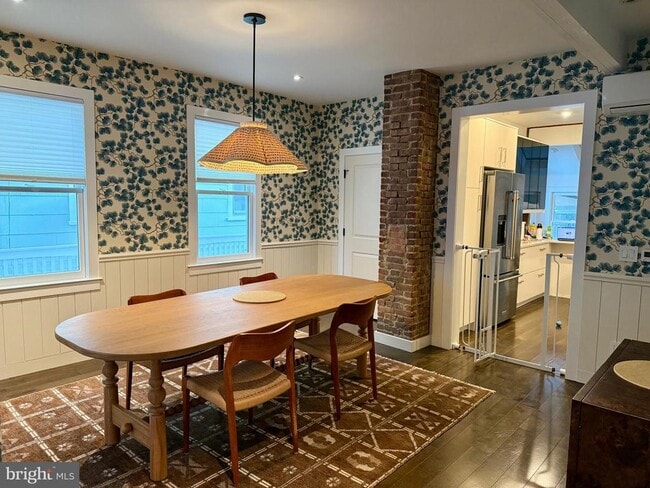 Building Photo - 28 Bank St