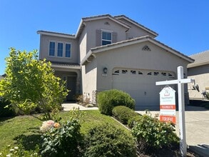Building Photo - Four Bedroom Three Bathroom Home with a POOL