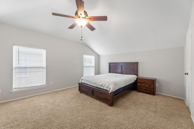 Building Photo - 10713 Alexandria Dr