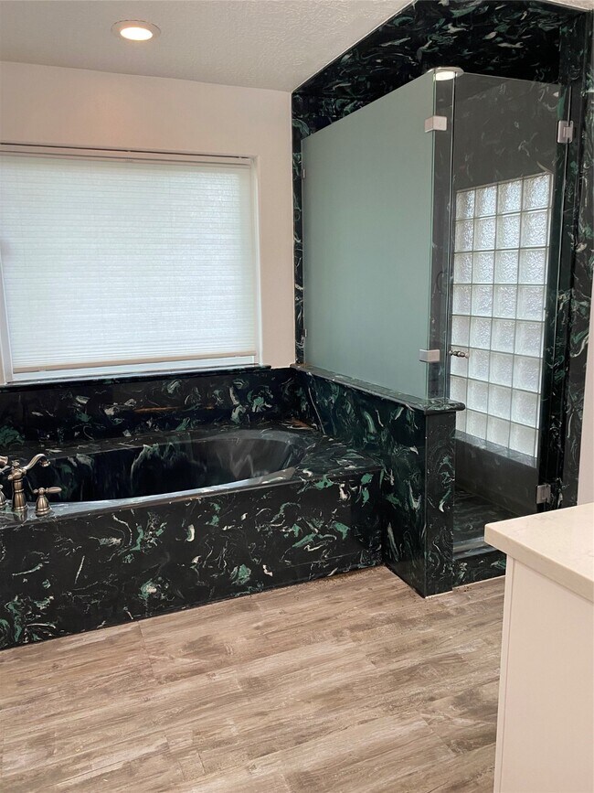 Building Photo - 9614 Greenwillow Dr
