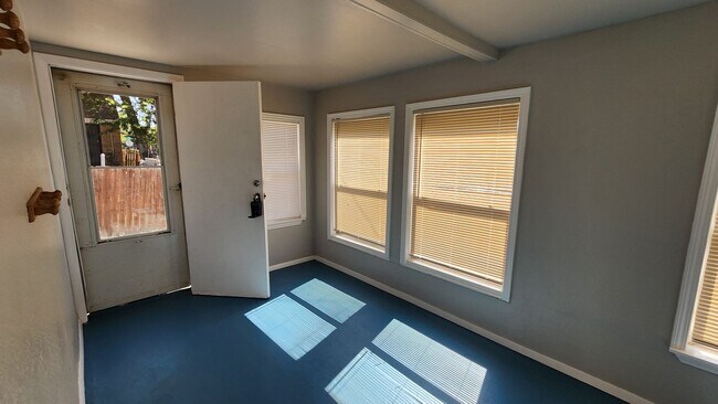 Building Photo - Nice 4 Bedroom, 2 Bath Home Near OCU & The...