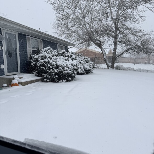 Building Photo - 821 Melbourne St