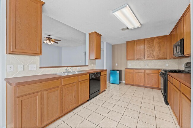 Building Photo - 15107 Summer Sunset Dr