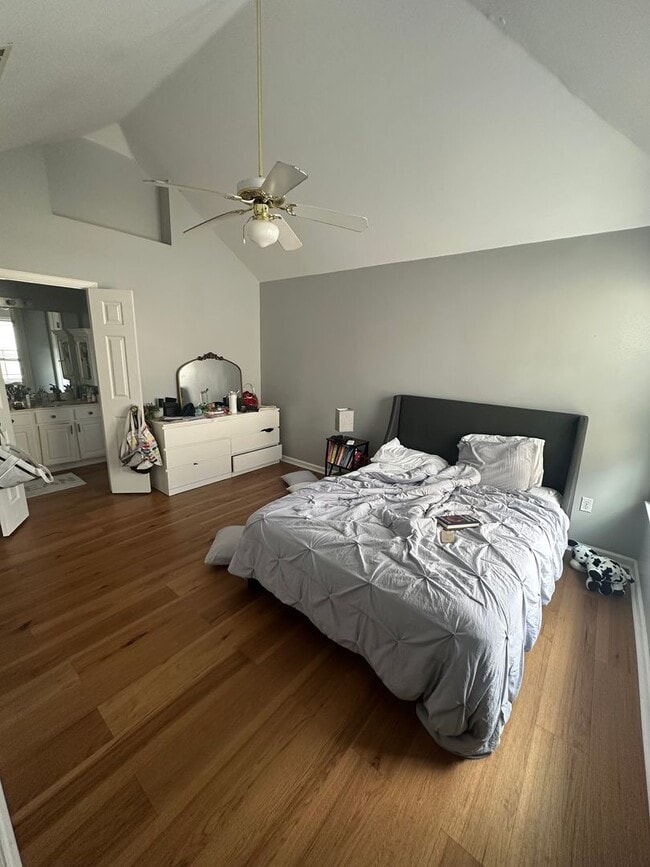 Building Photo - 2BD/2.5BA Home Located in Harbor Town!