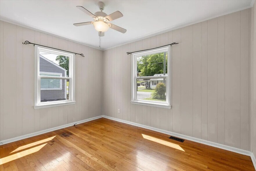 Building Photo - 1604 E Ridge Ave