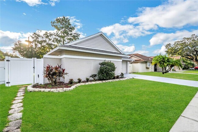 Building Photo - 11911 Hickorynut Dr