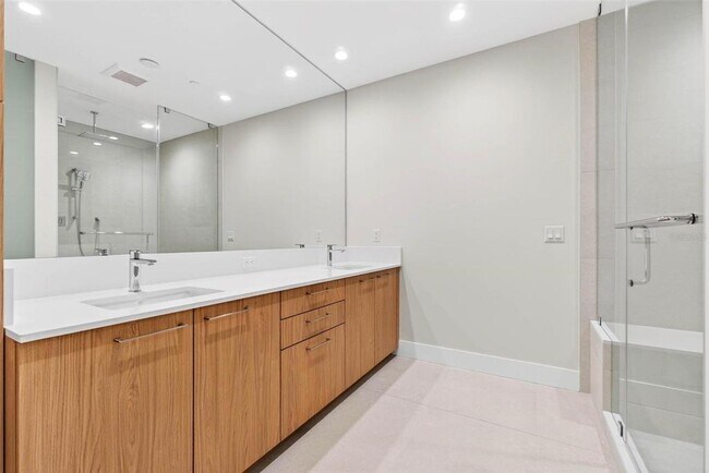 Building Photo - 275 1st Ave S