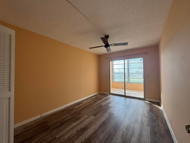 Building Photo - 4053 Hythe A