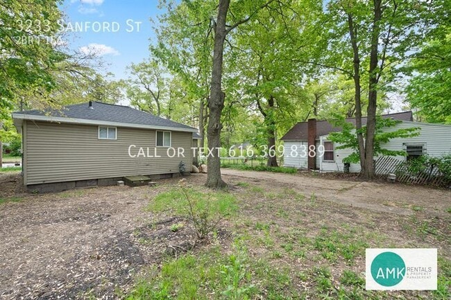 Building Photo - 3233 Sanford St