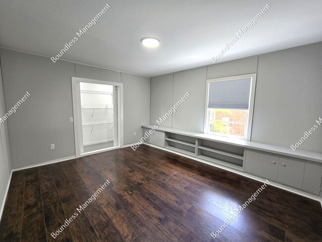 Building Photo - 2233 Leafmore Dr