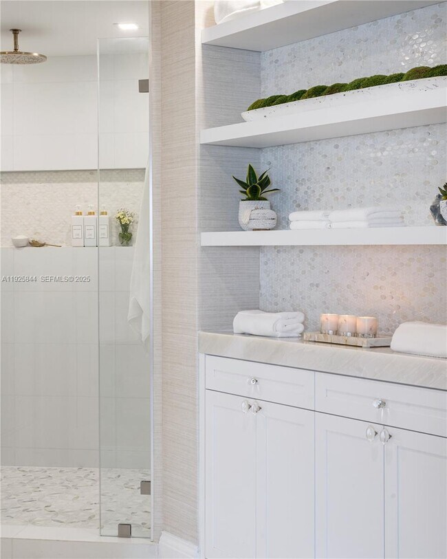 Building Photo - 5757 Collins Ave