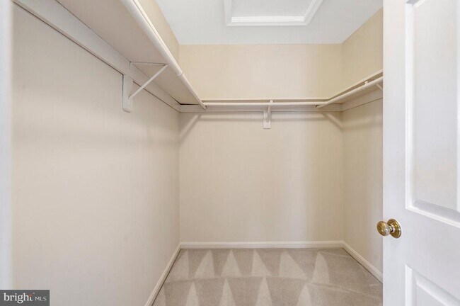 Building Photo - 5964 Norham Dr