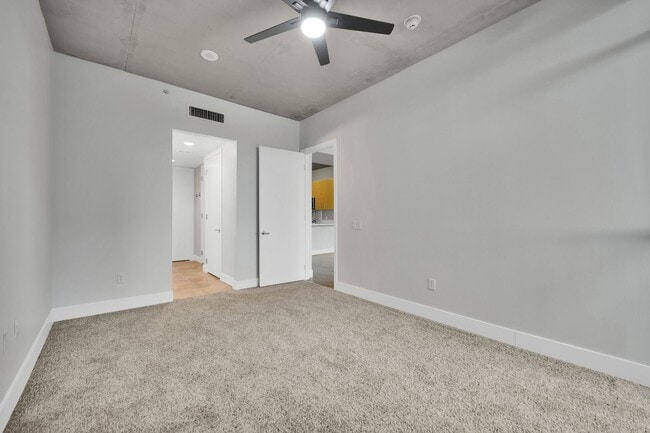 Building Photo - 353 E Bonneville Ave