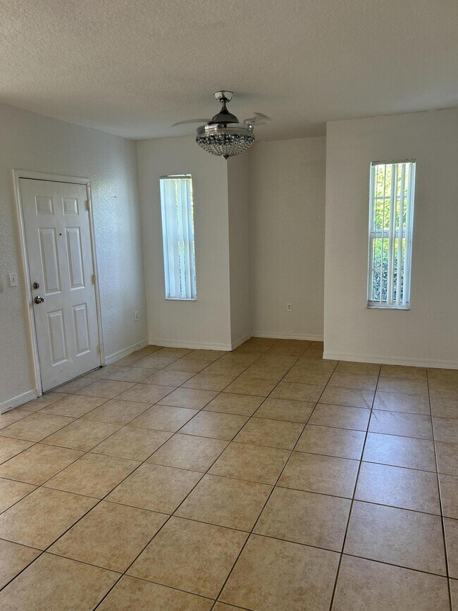 Building Photo - 130 SW Peacock Blvd