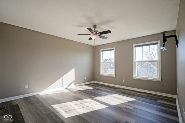 Building Photo - 5764 Bluff View Ln