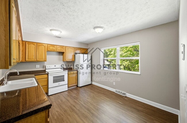 Building Photo - 6406 Dalewood Rd