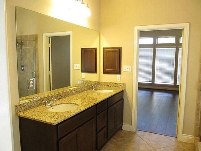Building Photo - 14104 Green Thicket Dr