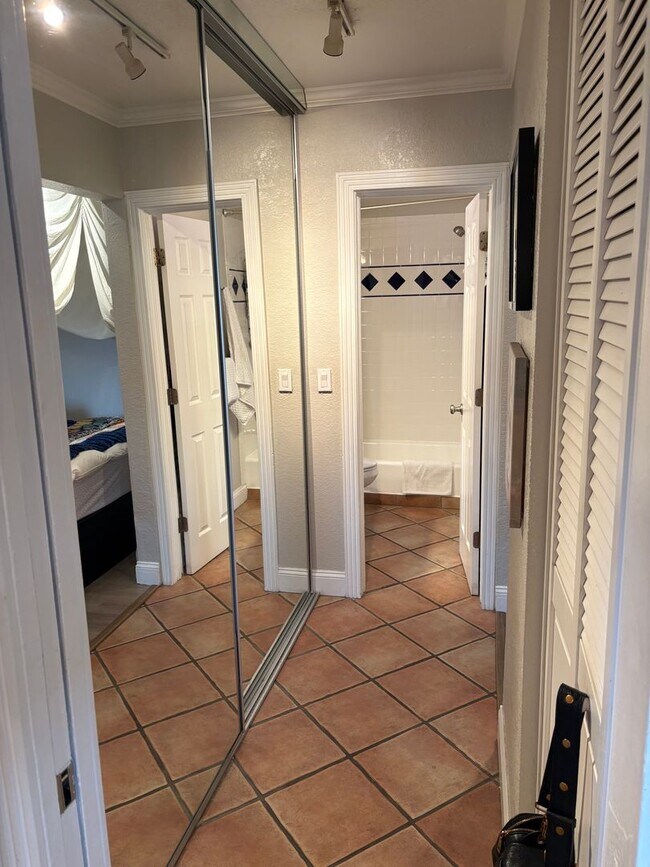 Building Photo - One Bedroom Condo Walking Distance to CU with Fenced Backyard and Flatiron Views!
