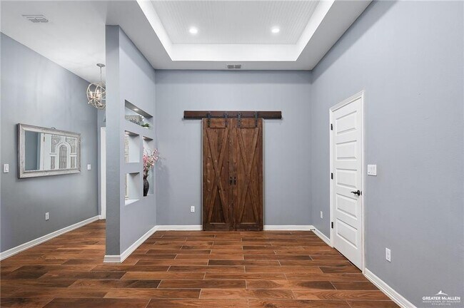 Building Photo - 13 Kingsborough Ave