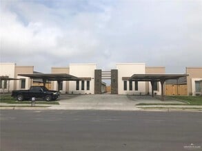 Building Photo - 807 Cathedral Hl