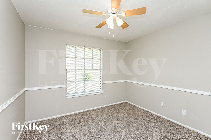 Building Photo - 2908 Portales Dr