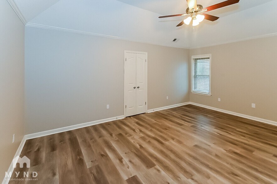 Building Photo - 1935 Pecan Ridge N