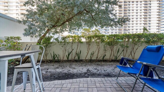 Building Photo - 3901 S Ocean Dr