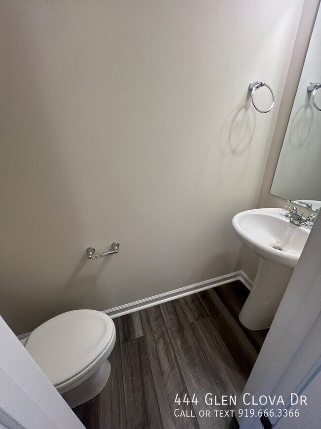 Building Photo - 444 Glen Clova Dr
