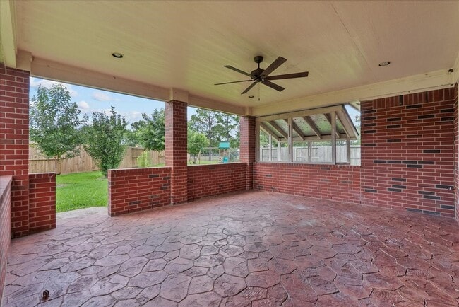 Building Photo - 2758 Laguna Pointe Dr