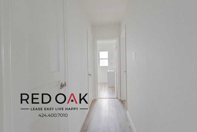 Building Photo - Spacious and Bright One Bedroom Featuring ...