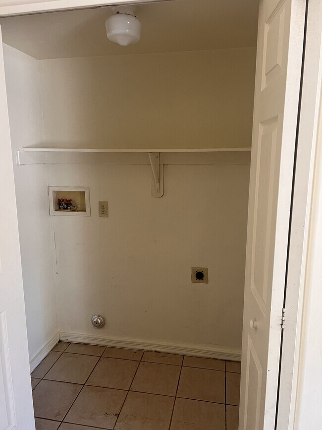 Building Photo - 2536 N Corinthian Garden Dr