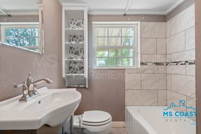 Building Photo - 2538 Bryn Mawr Ave