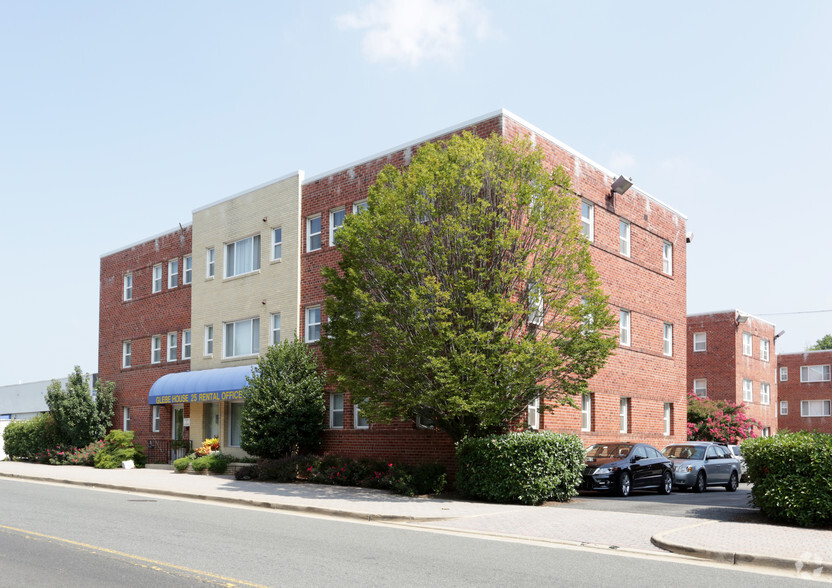 Primary Photo - Glebe House Apartments