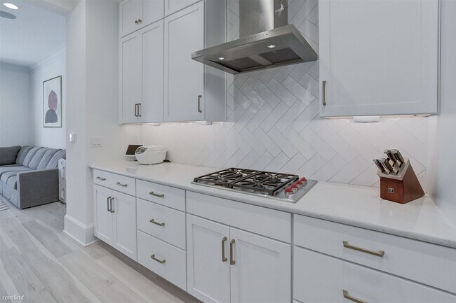 Building Photo - 5 br, 4.5 bath Townhome - 342 Purbrook Ln