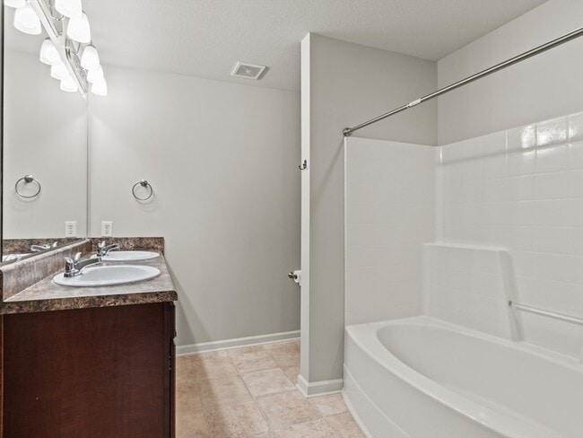 Building Photo - 208 Sedgewick Dr