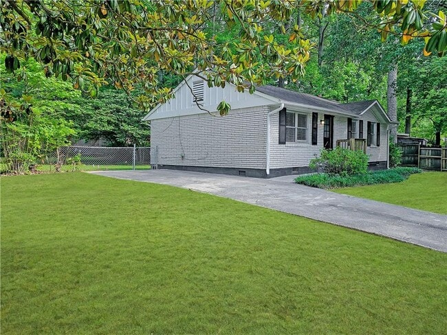 Building Photo - 8438 Stonewall Jackson Dr