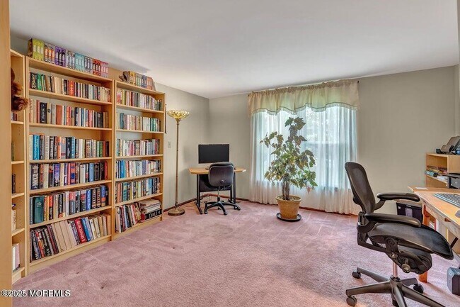 Building Photo - 718 E Veterans Hwy