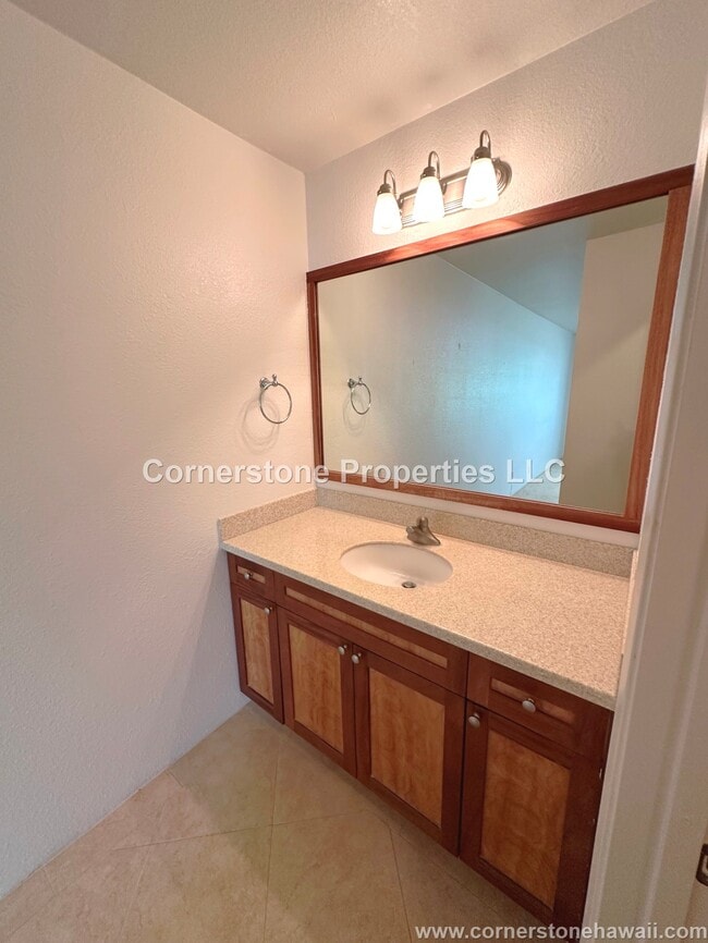 Building Photo - 468 Mananai Pl