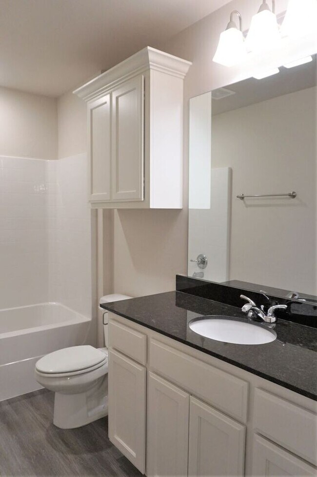 Building Photo - 3 Bed 2 Bath 2 Car Duplex in Chisholm Creek NW OKC