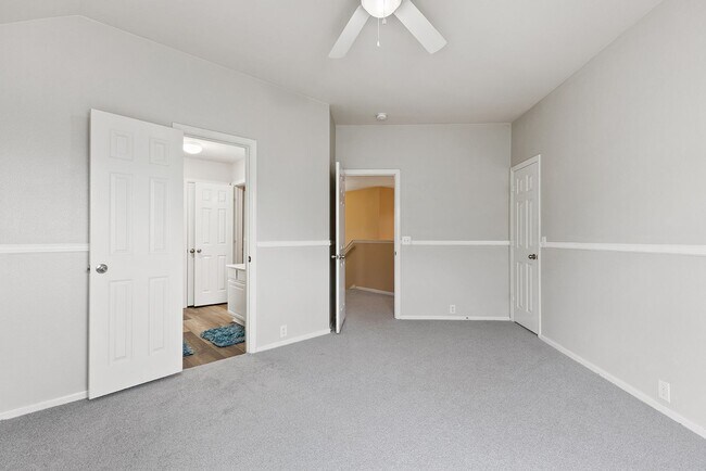Building Photo - Spacious 4 BR/2.5 bath home in Iron Horse ...