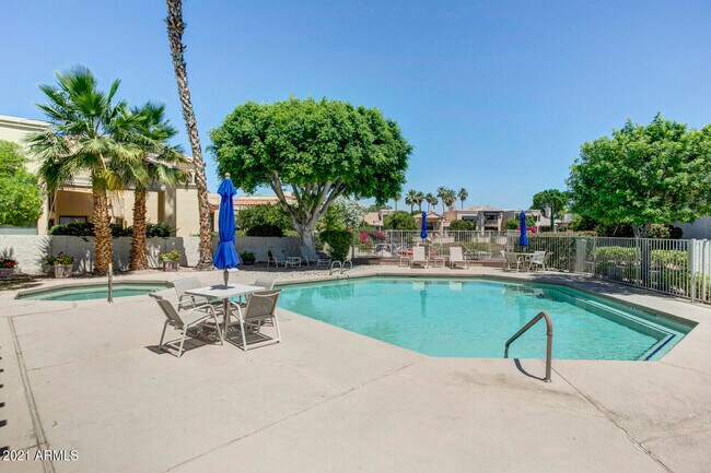 Building Photo - 10080 E Mountainview Lake Dr