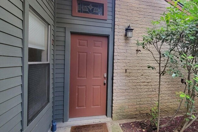 Building Photo - 3815 Menchaca Rd